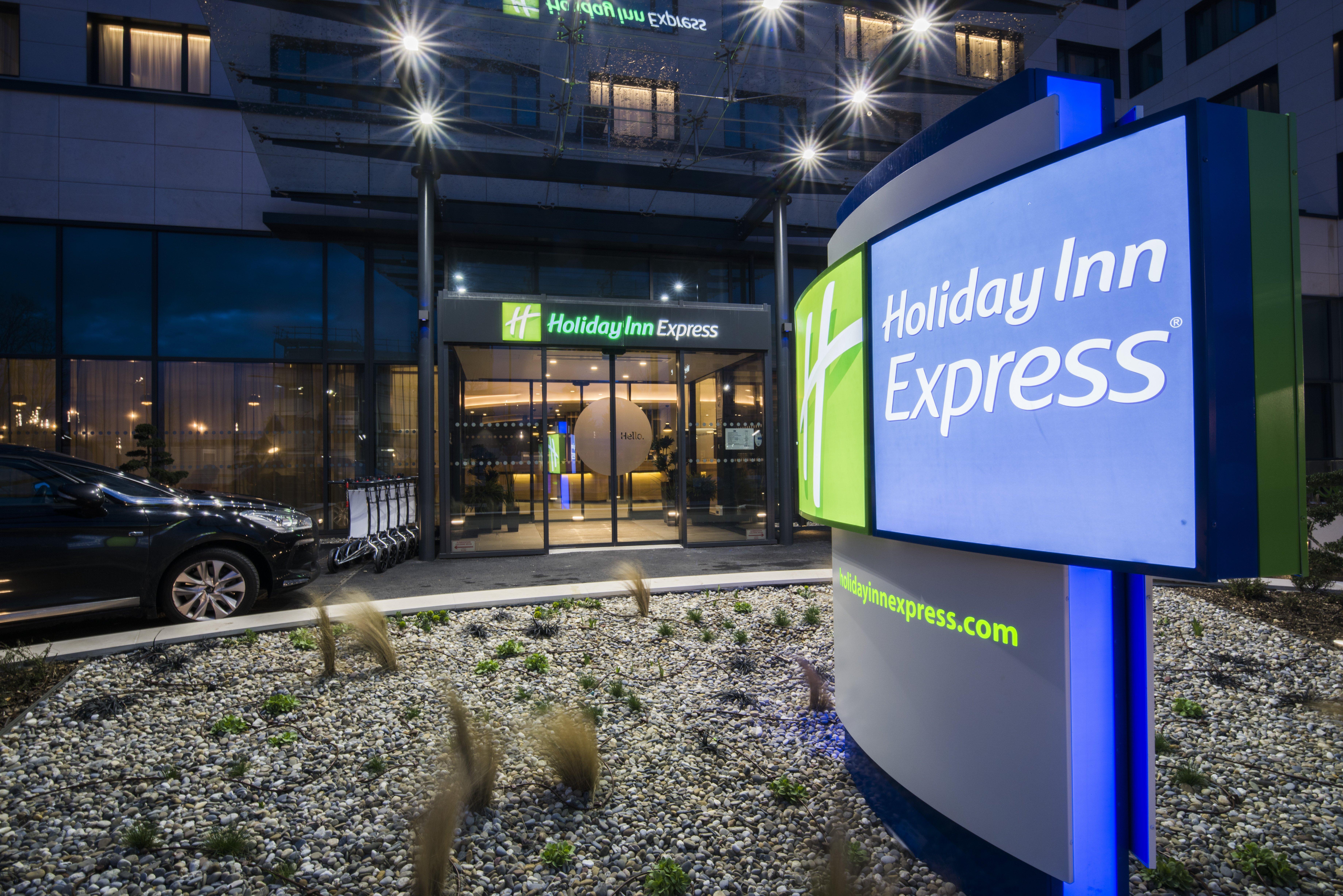 Holiday Inn Express - Paris - Cdg Airport, An Ihg Hotel Роаси ан Франс Екстериор снимка